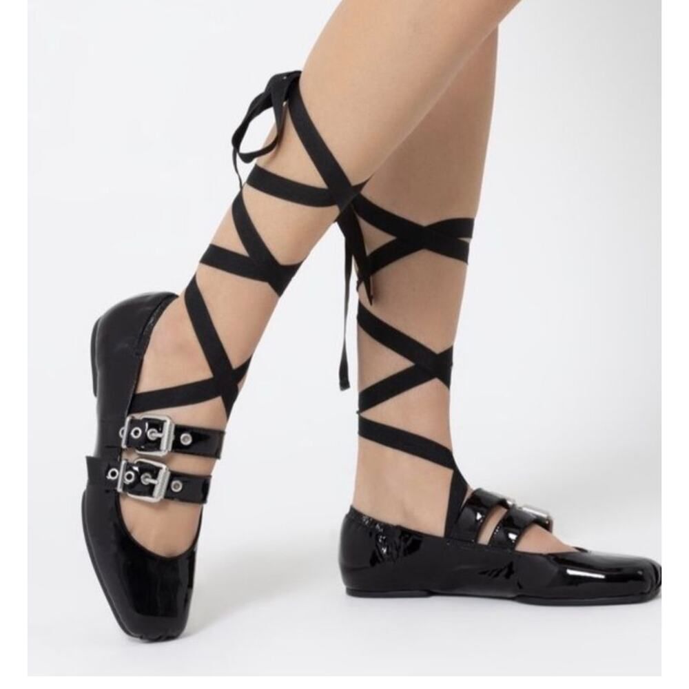 Schutz black patent leather grommet double band lace up batter flat/shoe 10